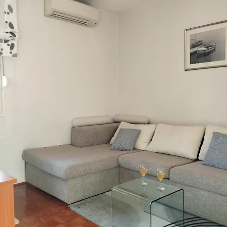 Noemi Apartman *
